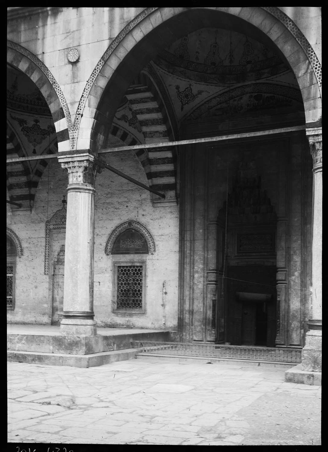 Détail d'une arche de la cour intérieure